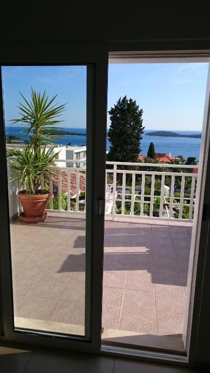 Mare 2 * Hvar Town