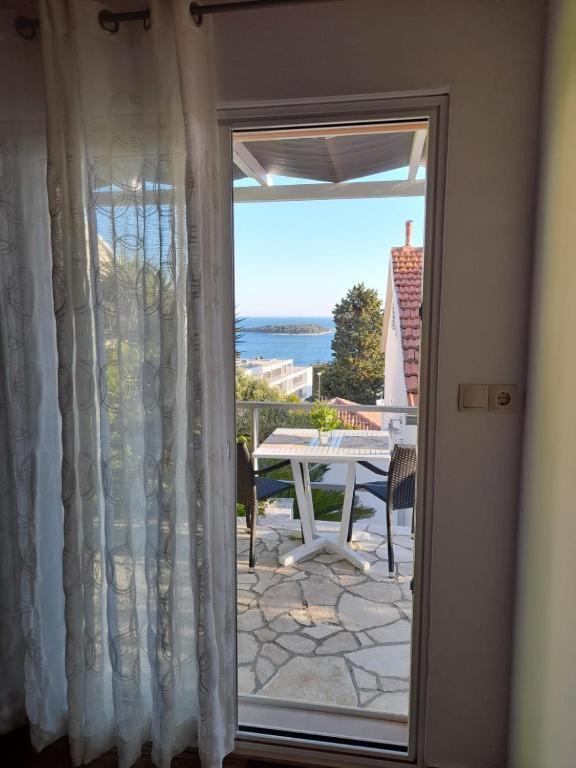 Apartment Mare 2 *